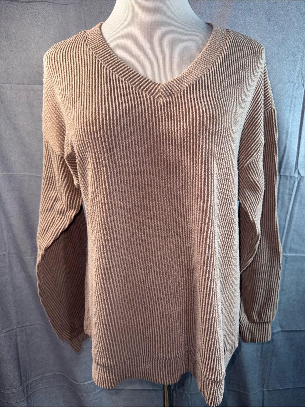 1849-Tres Bien Ribbed V-Neck Sweater in Light Brown